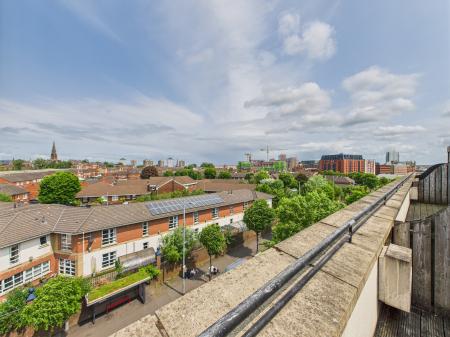 2 bedroom Flat to let in Brown Square, Peters Hill, Belfast, BT13