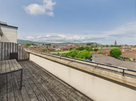 2 bedroom Flat to let in Brown Square, Peters Hill, Belfast, BT13