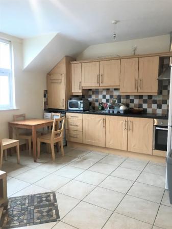 3 bedroom Flat to let in University Avenue, Belfast, BT7