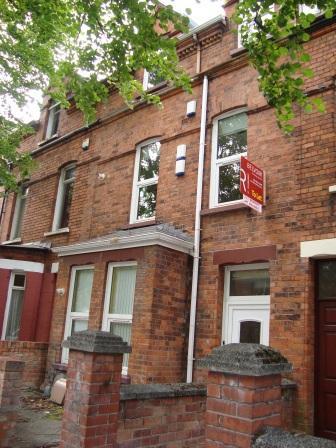 3 bedroom Flat to let in University Avenue, Belfast, BT7