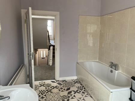 3 bedroom Semi-detached house to let in Ormeau Road, Belfast, BT7