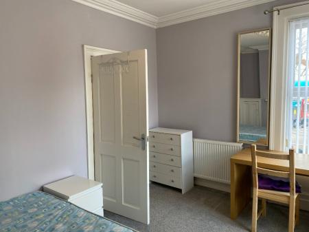 3 bedroom Semi-detached house to let in Ormeau Road, Belfast, BT7