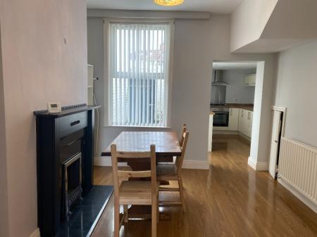 3 bedroom Semi-detached house to let in Ormeau Road, Belfast, BT7