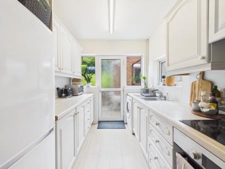 2 bedroom Semi-detached house to let in Delamont Park, Belfast, BT6