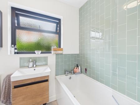 2 bedroom Semi-detached house to let in Delamont Park, Belfast, BT6