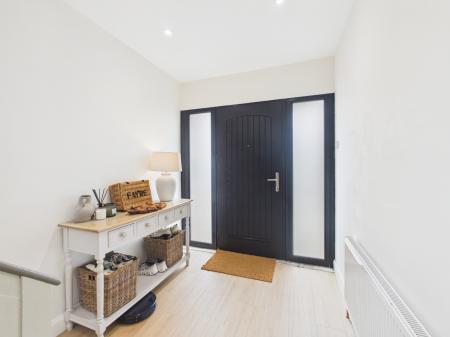 2 bedroom Semi-detached house to let in Delamont Park, Belfast, BT6
