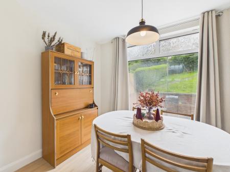 2 bedroom Semi-detached house to let in Delamont Park, Belfast, BT6