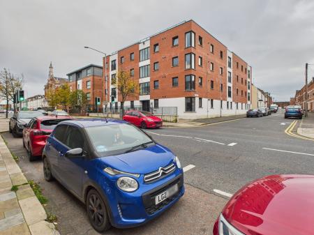 2 bedroom Flat to let in Castlereagh Street, Belfast, BT5