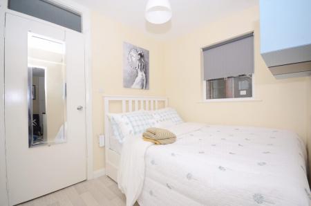 1 bedroom Studio flat to let in Eglantine Avenue, Belfast, BT9
