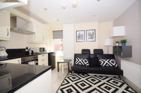 1 bedroom Studio flat to let in Eglantine Avenue, Belfast, BT9