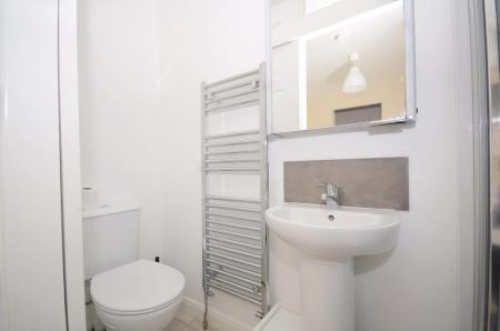 1 bedroom Studio flat to let in Eglantine Avenue, Belfast, BT9
