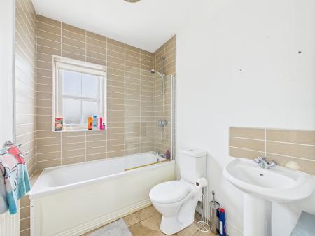3 bedroom Town house to let in Hillsborough Road, Carryduff, BT8