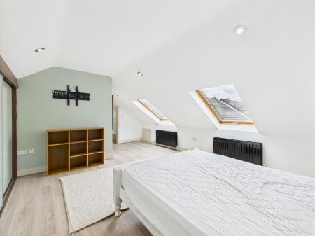 3 bedroom Flat to let in Leathem Square, Dundonald, BT16