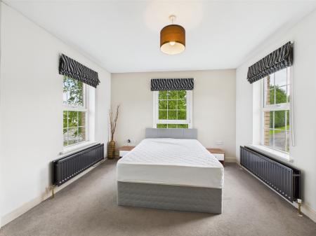 3 bedroom Flat to let in Leathem Square, Dundonald, BT16