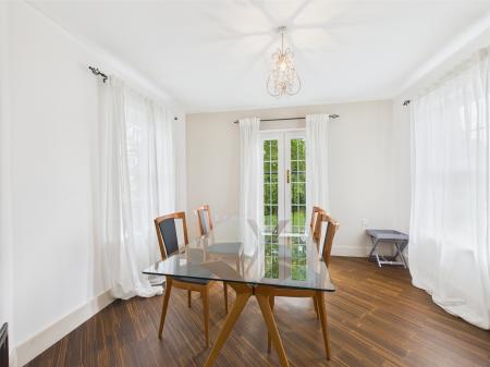 3 bedroom Flat to let in Leathem Square, Dundonald, BT16