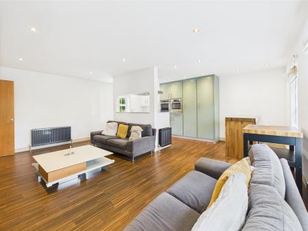 3 bedroom Flat to let in Leathem Square, Dundonald, BT16