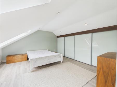 3 bedroom Flat to let in Leathem Square, Dundonald, BT16
