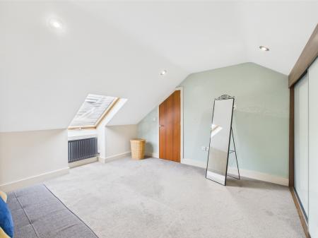 3 bedroom Flat to let in Leathem Square, Dundonald, BT16