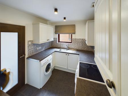 2 bedroom Apartment to let in De Beere Court, Finaghy, Belfast, BT10