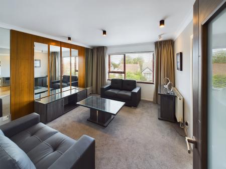 2 bedroom Apartment to let in De Beere Court, Finaghy, Belfast, BT10