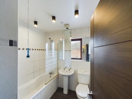 2 bedroom Apartment to let in De Beere Court, Finaghy, Belfast, BT10