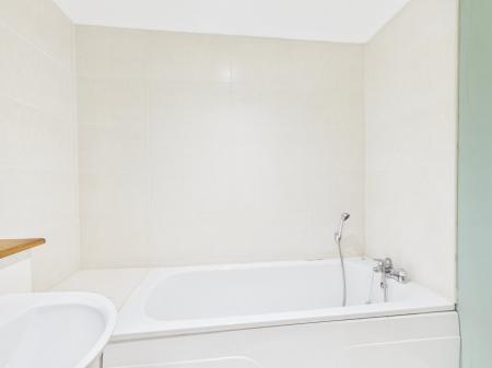 2 bedroom Apartment to let in Milfort Mews, Glenburn Road, Dunmurry, Belfast, BT17