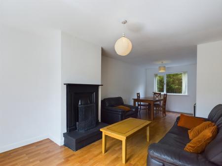 3 bedroom Semi-detached house to let in Hampton Parade, Sunnyside Street, Belfast, BT7