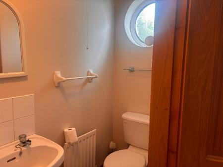 2 bedroom Flat to let in Annavale House, Carryduff, BT8