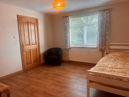 2 bedroom Flat to let in Annavale House, Carryduff, BT8