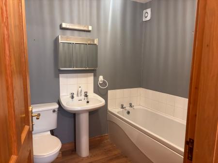 2 bedroom Flat to let in Annavale House, Carryduff, BT8
