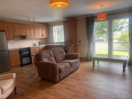 2 bedroom Flat to let in Annavale House, Carryduff, BT8