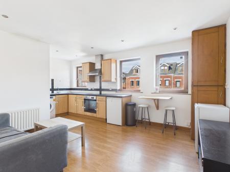 2 bedroom Flat to let in Richview Street, Donegall Road, Belfast, BT12