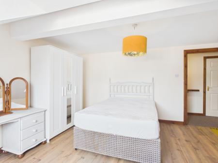 2 bedroom Flat to let in Richview Street, Donegall Road, Belfast, BT12