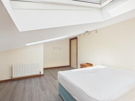 2 bedroom Flat to let in Richview Street, Donegall Road, Belfast, BT12