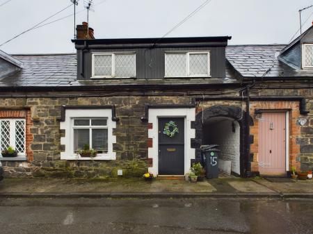 2 bedroom Terraced House to let in Arthur Street, Hillsborough, BT26