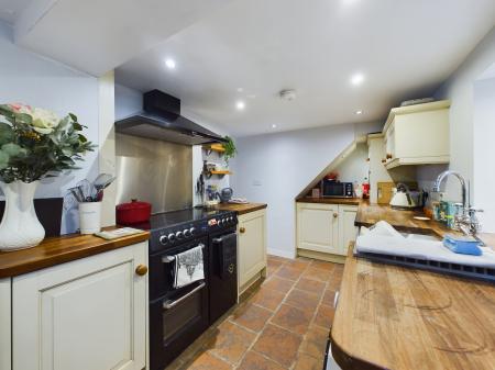 2 bedroom Terraced House to let in Arthur Street, Hillsborough, BT26