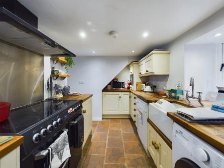 2 bedroom Terraced House to let in Arthur Street, Hillsborough, BT26