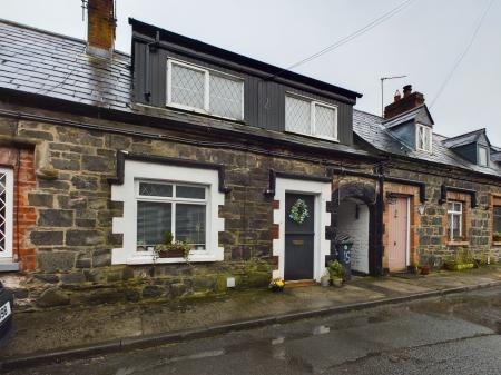 2 bedroom Terraced House to let in Arthur Street, Hillsborough, BT26