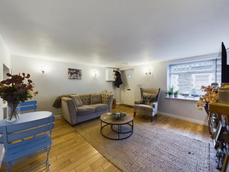 2 bedroom Terraced House to let in Arthur Street, Hillsborough, BT26