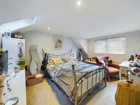 2 bedroom Terraced House to let in Arthur Street, Hillsborough, BT26