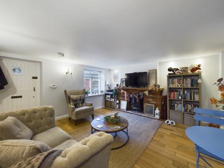 2 bedroom Terraced House to let in Arthur Street, Hillsborough, BT26