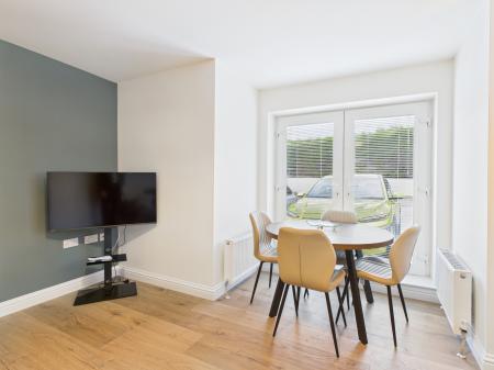 2 bedroom Flat to let in 85 Kings Road, Belfast, BT5
