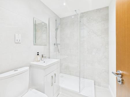 2 bedroom Flat to let in 85 Kings Road, Belfast, BT5