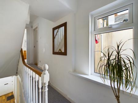 2 bedroom Terraced House to let in St Ives Gardens, Stranmillis, Belfast, BT9
