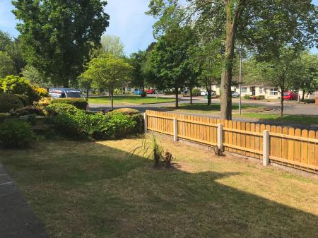 2 bedroom Flat to let in Kilwarlin Walk, Belvoir, Belfast, BT8