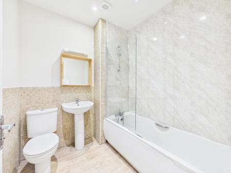 4 bedroom Semi-detached house to let in The Boulevard, Belfast, BT7