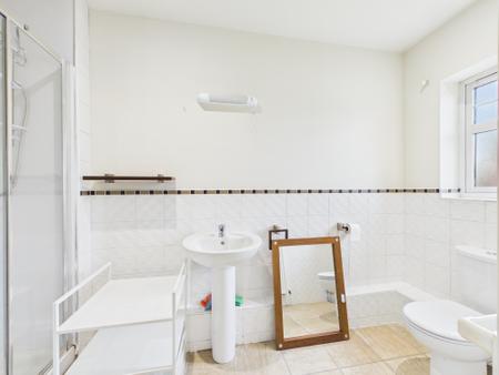 4 bedroom Semi-detached house to let in The Boulevard, Belfast, BT7