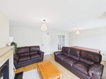 4 bedroom Semi-detached house to let in The Boulevard, Belfast, BT7