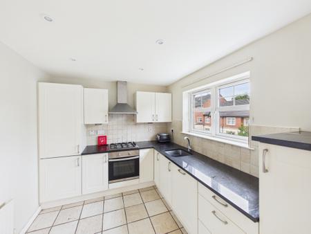 4 bedroom Semi-detached house to let in The Boulevard, Belfast, BT7