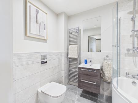 2 bedroom Flat to let in 60 Knocknagoney Road, Belfast, BT4